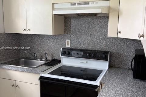 Снять в аренду квартиру в Майами, Флорида 2 спальни, 64.01м2, № 1983650 - фото 3