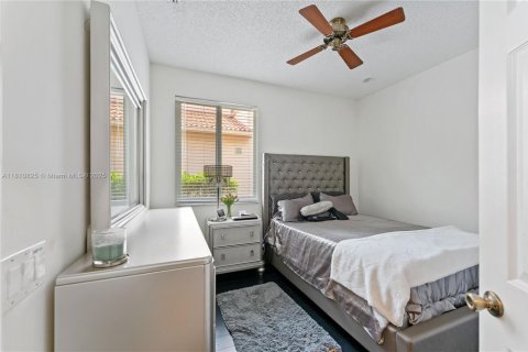 House in Coconut Creek, Florida 4 bedrooms, 190.82 sq.m. № 1799544 - photo 7