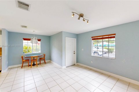Townhouse in Cutler Bay, Florida 2 bedrooms, 102.19 sq.m. № 1880016 - photo 8