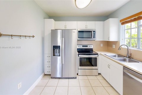 Townhouse in Cutler Bay, Florida 2 bedrooms, 102.19 sq.m. № 1880016 - photo 11