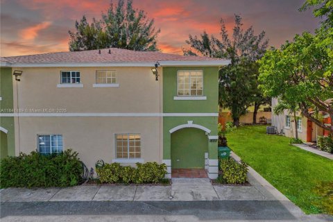 Townhouse in Cutler Bay, Florida 2 bedrooms, 102.19 sq.m. № 1880016 - photo 2