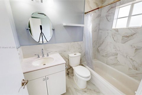 Townhouse in Cutler Bay, Florida 2 bedrooms, 102.19 sq.m. № 1880016 - photo 25