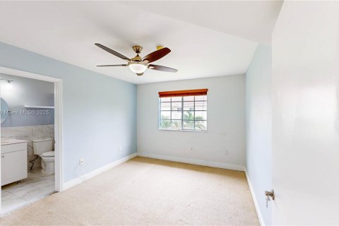 Townhouse in Cutler Bay, Florida 2 bedrooms, 102.19 sq.m. № 1880016 - photo 24
