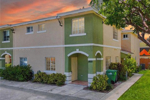 Townhouse in Cutler Bay, Florida 2 bedrooms, 102.19 sq.m. № 1880016 - photo 1