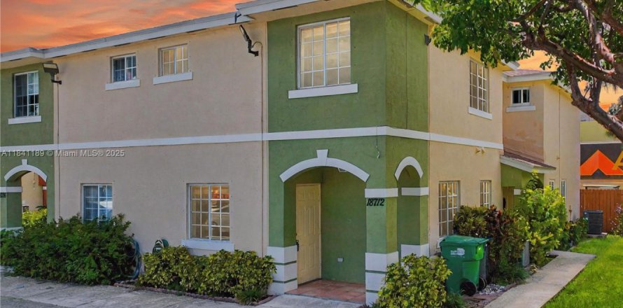 Townhouse in Cutler Bay, Florida 2 bedrooms, 102.19 sq.m. № 1880016