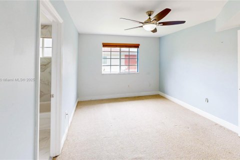 Townhouse in Cutler Bay, Florida 2 bedrooms, 102.19 sq.m. № 1880016 - photo 28