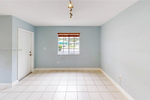 Townhouse in Cutler Bay, Florida 2 bedrooms, 102.19 sq.m. № 1880016 - photo 7