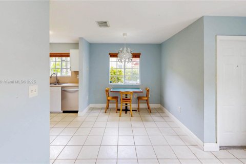 Townhouse in Cutler Bay, Florida 2 bedrooms, 102.19 sq.m. № 1880016 - photo 9