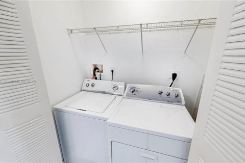 Townhouse in Cutler Bay, Florida 2 bedrooms, 102.19 sq.m. № 1880016 - photo 18