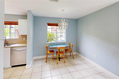 Townhouse in Cutler Bay, Florida 2 bedrooms, 102.19 sq.m. № 1880016 - photo 10