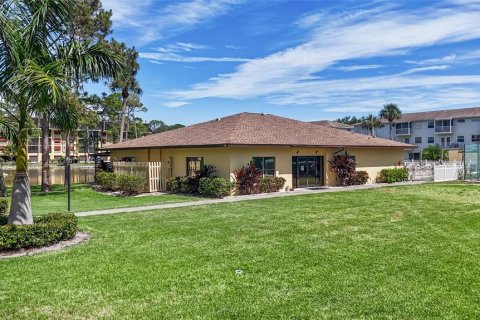 Condo in Saint Petersburg, Florida, 2 bedrooms  № 2214731 - photo 30