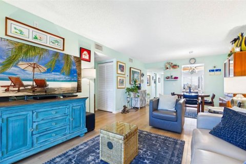 Condo in Saint Petersburg, Florida, 2 bedrooms  № 2214731 - photo 13