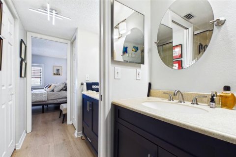 Condo in Saint Petersburg, Florida, 2 bedrooms  № 2214731 - photo 24