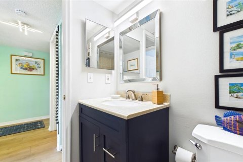 Condo in Saint Petersburg, Florida, 2 bedrooms  № 2214731 - photo 18