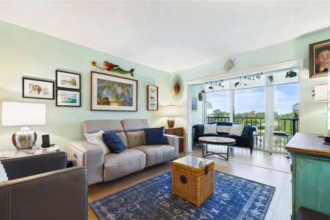 Condo in Saint Petersburg, Florida, 2 bedrooms  № 2214731 - photo 11