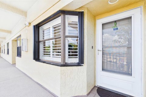 Condo in Saint Petersburg, Florida, 2 bedrooms  № 2214731 - photo 3