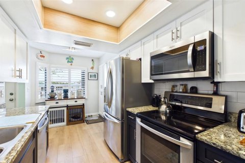 Condo in Saint Petersburg, Florida, 2 bedrooms  № 2214731 - photo 6