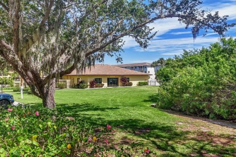 Condo in Saint Petersburg, Florida, 2 bedrooms  № 2214731 - photo 29