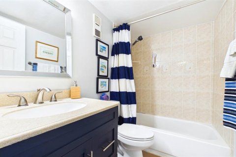 Condo in Saint Petersburg, Florida, 2 bedrooms  № 2214731 - photo 17