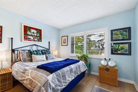 Condo in Saint Petersburg, Florida, 2 bedrooms  № 2214731 - photo 16