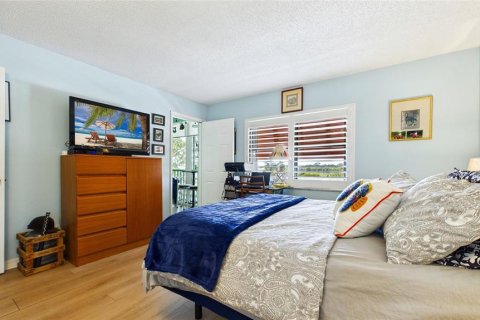 Condo in Saint Petersburg, Florida, 2 bedrooms  № 2214731 - photo 21