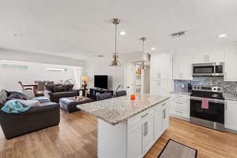 Купить виллу или дом в Тампа, Флорида 4 комнаты, 130.53м2, № 2224466 - фото 4