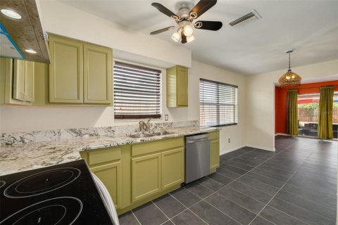 Villa ou maison à vendre à Saint Petersburg, Floride: 2 chambres, 102.56 m2 № 2408069 - photo 13