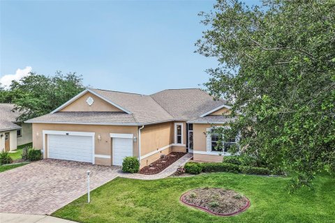 House in Leesburg, Florida 3 bedrooms, 223.62 sq.m. № 2096672