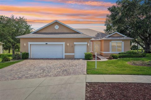 House in Leesburg, Florida 3 bedrooms, 223.62 sq.m. № 2096672 - photo 2