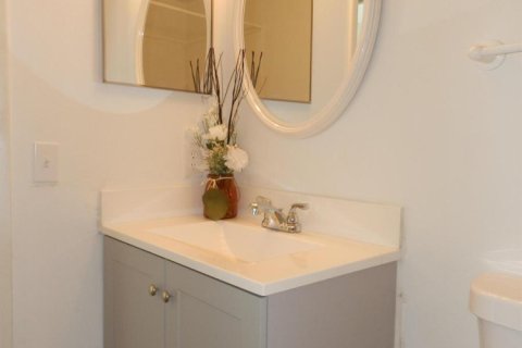Copropriété à vendre à Royal Palm Beach, Floride: 2 chambres, 108.23 m2 № 2077536 - photo 15