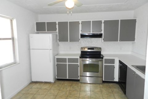 Copropriété à vendre à Royal Palm Beach, Floride: 2 chambres, 108.23 m2 № 2077536 - photo 2