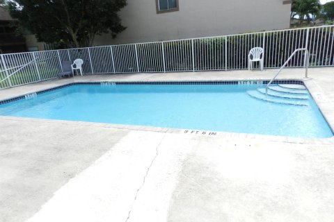 Copropriété à vendre à Royal Palm Beach, Floride: 2 chambres, 108.23 m2 № 2077536 - photo 18