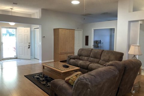 Casa en alquiler en Lady Lake, Florida, 3 dormitorios, 191.84 m2 № 1822439 - foto 5