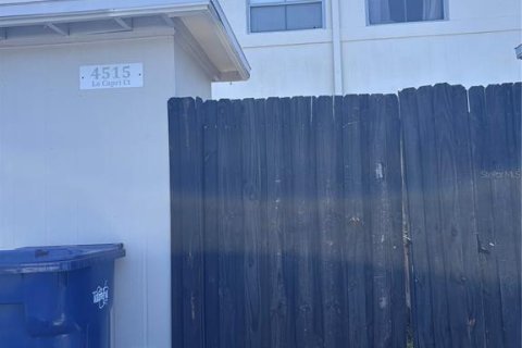 Townhouse in Tampa, Florida 2 bedrooms, 96.99 sq.m. № 2167225 - photo 2