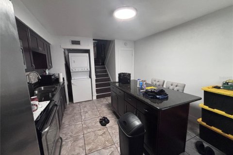 Townhouse in Tampa, Florida 2 bedrooms, 96.99 sq.m. № 2167225 - photo 3