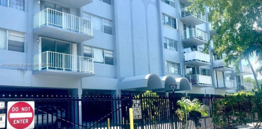 Condo à North Miami, Floride, 2 chambres № 1845703