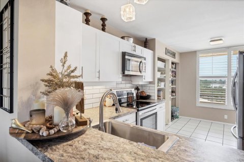 Condominio en venta en Bradenton, Florida, 1 dormitorio, 113.15 m2 № 1638091 - foto 11