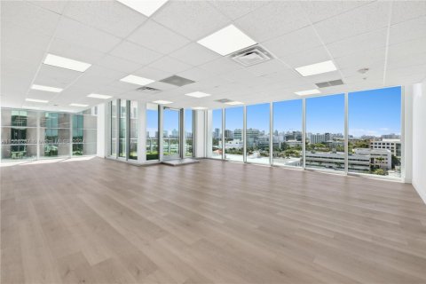 Propiedad comercial en venta en Aventura, Florida № 1102414 - foto 1