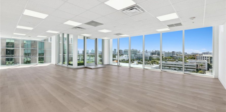 Propiedad comercial en Aventura, Florida № 1102414