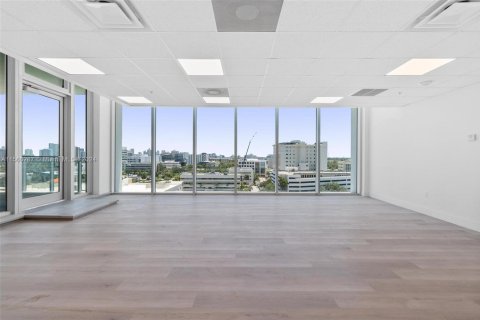 Propiedad comercial en venta en Aventura, Florida № 1102414 - foto 2