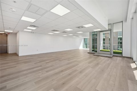Propiedad comercial en venta en Aventura, Florida № 1102414 - foto 7