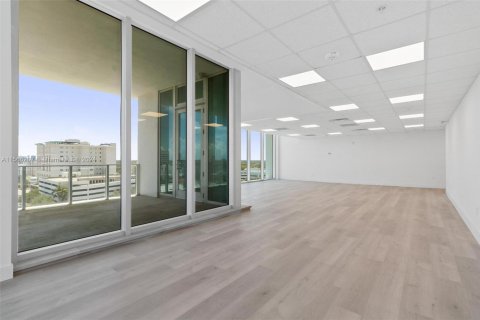 Propiedad comercial en venta en Aventura, Florida № 1102414 - foto 6