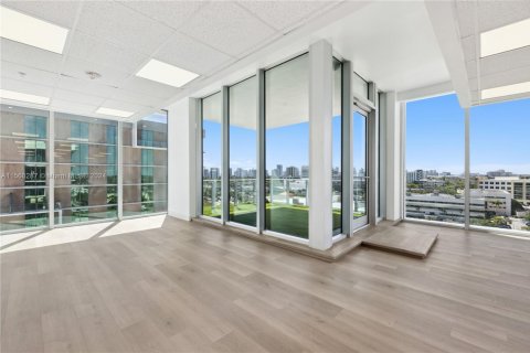 Propiedad comercial en venta en Aventura, Florida № 1102414 - foto 4