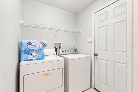 Casa en venta en Lake Mary, Florida, 4 dormitorios, 182.09 m2 № 2295375 - foto 25