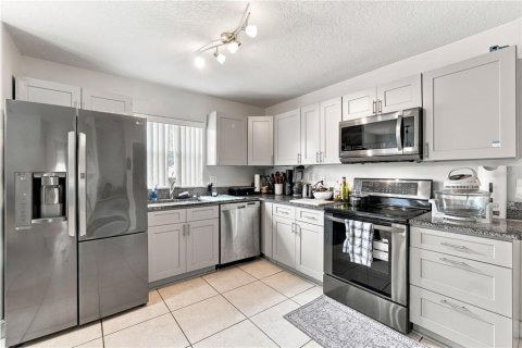 Casa en venta en Lake Mary, Florida, 4 dormitorios, 182.09 m2 № 2295375 - foto 8