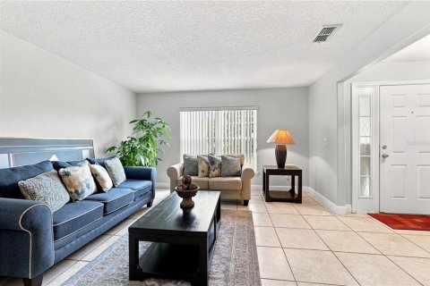 Casa en venta en Lake Mary, Florida, 4 dormitorios, 182.09 m2 № 2295375 - foto 4