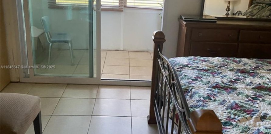 Condo in Sunrise, Florida, 1 bedroom № 1845480