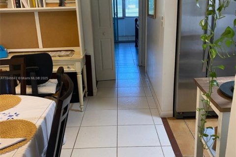 Condo in Sunrise, Florida, 1 bedroom  № 1845480 - photo 5