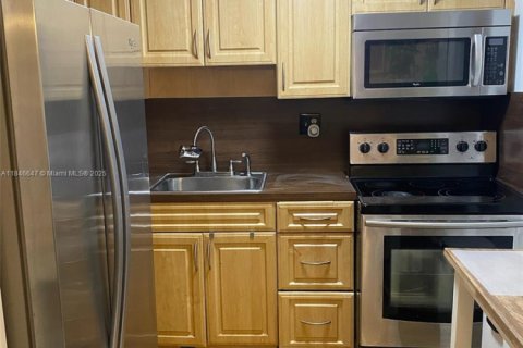 Condo in Sunrise, Florida, 1 bedroom  № 1845480 - photo 4