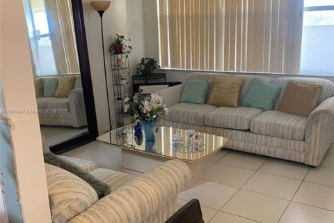 Condo in Sunrise, Florida, 1 bedroom  № 1845480 - photo 7